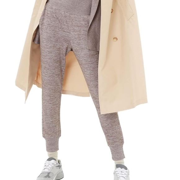 GAP Women's Softspun Jogger - Picture 3 of 4